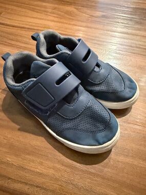 oomphies Navy and White Kids Velcro Sneakers